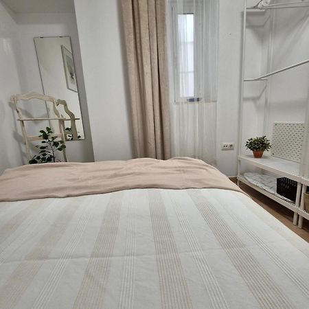 Hostfy Centro San Roman Seville Exterior photo